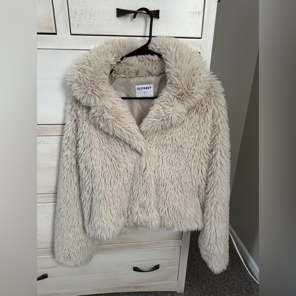 Old Navy Cream Faux Fur Jacket - Picture 1 of 6